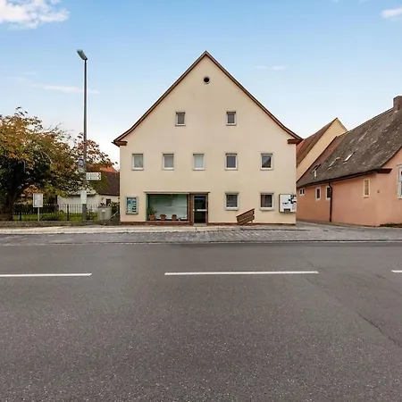 Spacious In With Garden
