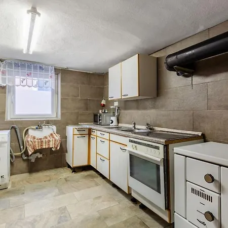 Spacious In With Garden Daire