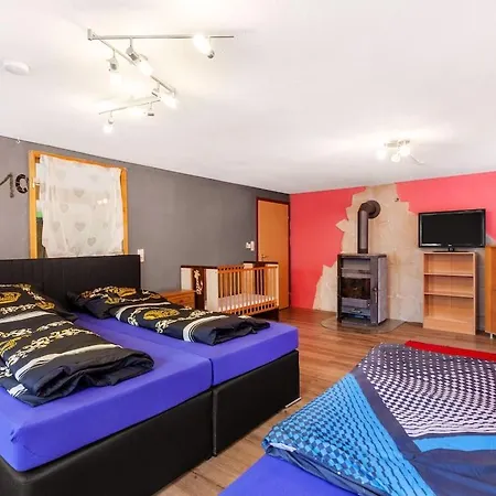 Spacious In With Garden Daire *