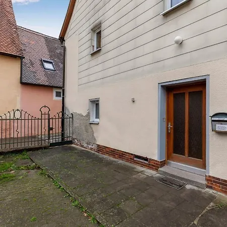 Daire Spacious In With Garden *