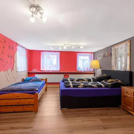 Spacious In With Garden