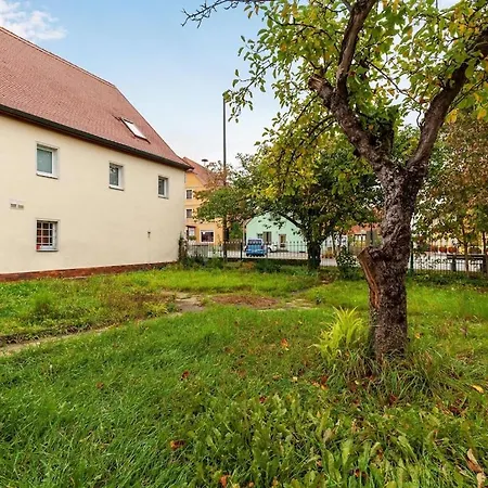 Daire Spacious In With Garden *