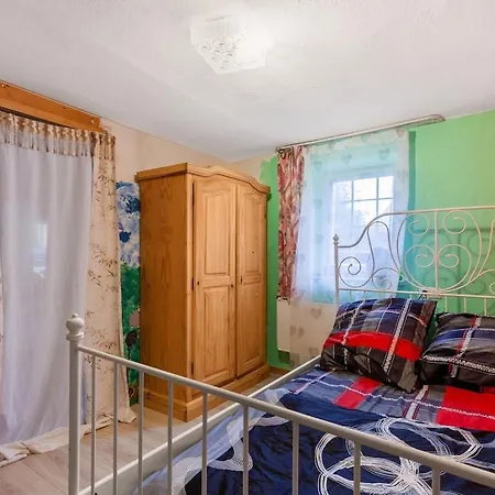 Spacious In With Garden *