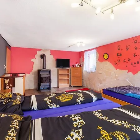 Spacious In With Garden Daire *