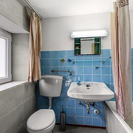 Spacious In With Garden *