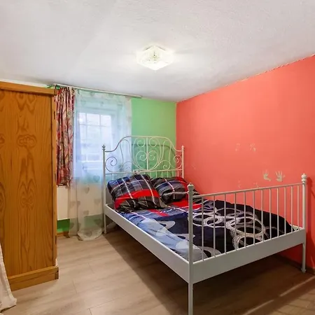 Spacious In With Garden