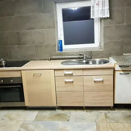 Daire Spacious In With Garden